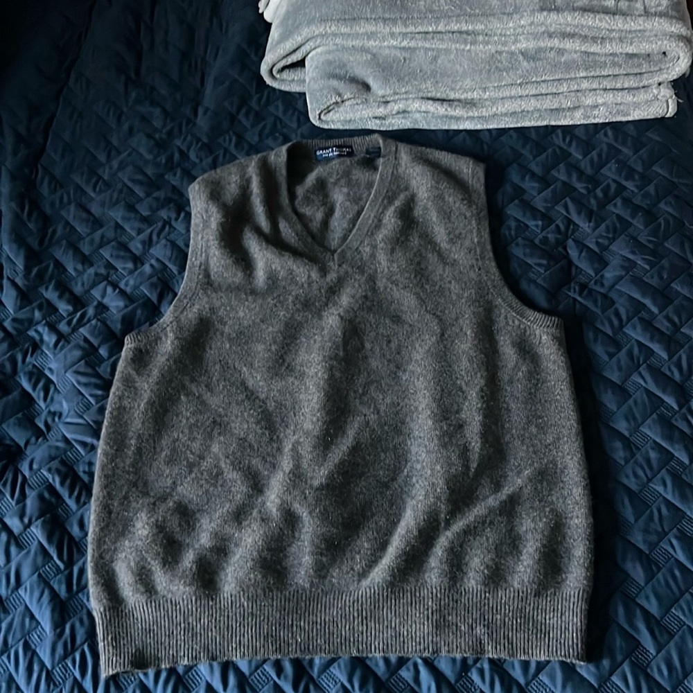 Grant Thomas v neck sweater size large
